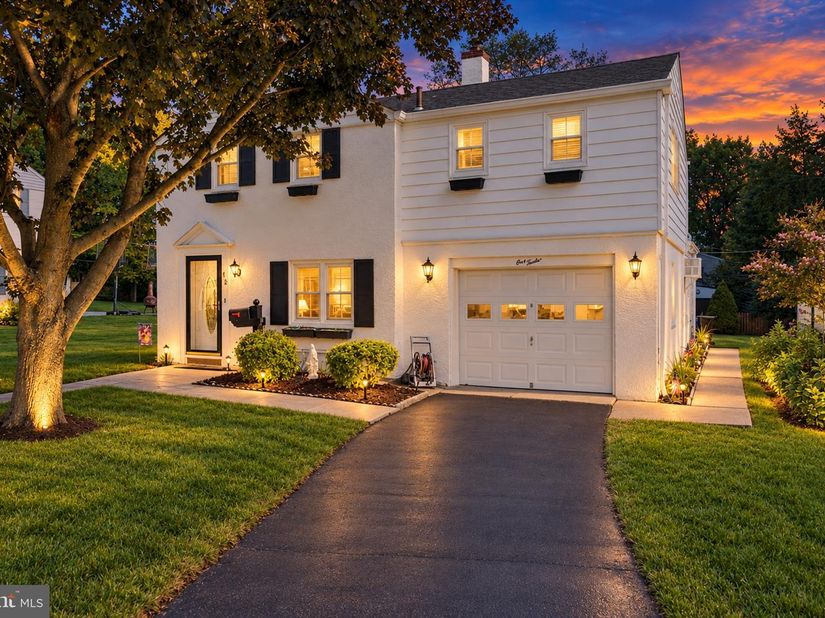 112 Redford Road, Oreland PA 19075
