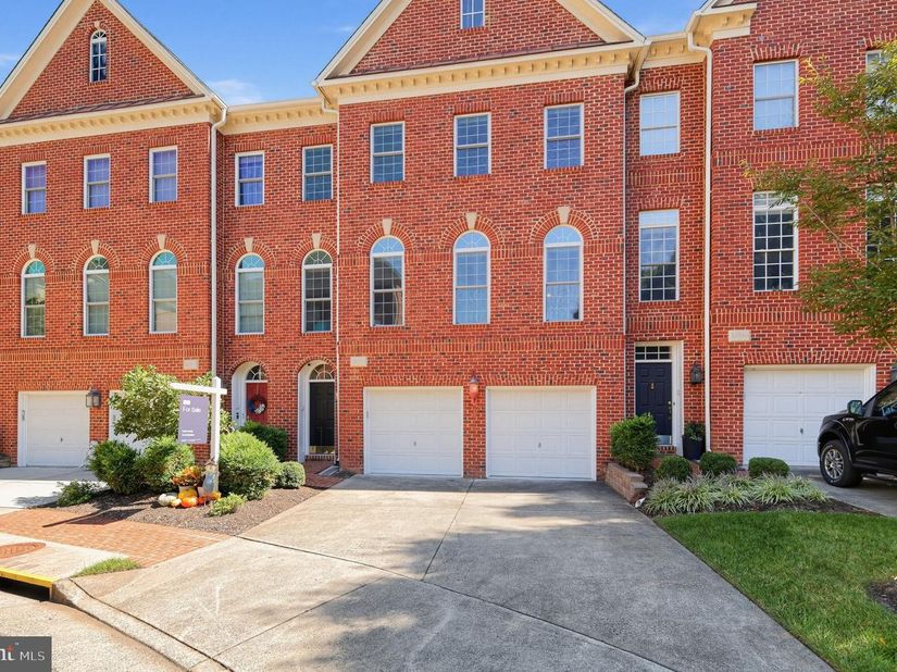 20374 Fallsway Terrace, Sterling VA 20165