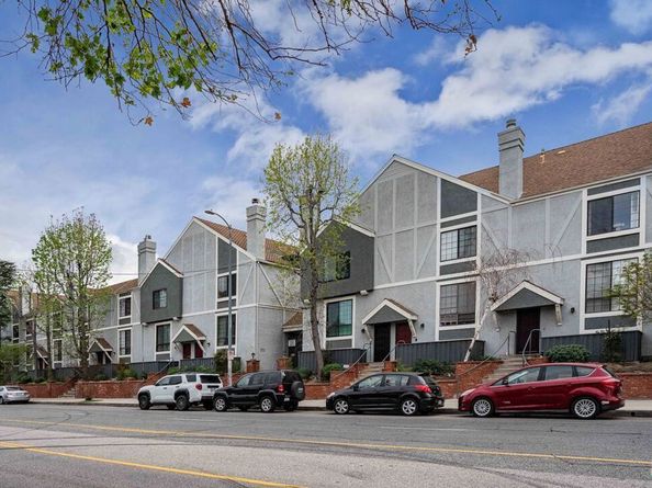 18100 Burbank Boulevard 26, Tarzana CA 91356