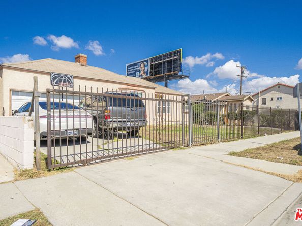 1026 W Century Boulevard, Los Angeles CA 90044