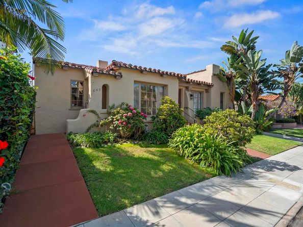 607 Arenas, La Jolla CA 92037