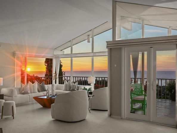 6424 El Camino Del Teatro, La Jolla CA 92037