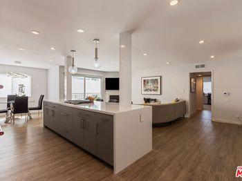 1535 S Bentley Avenue