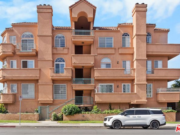 801 Lorraine Boulevard 301, Los Angeles CA 90005