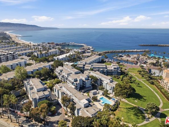 240 The 310, Redondo Beach CA 90277