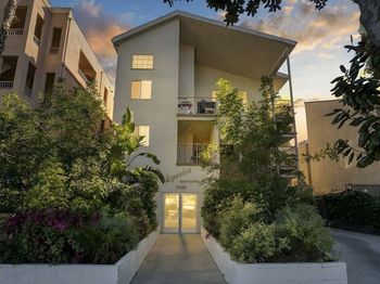 11508 Moorpark Street