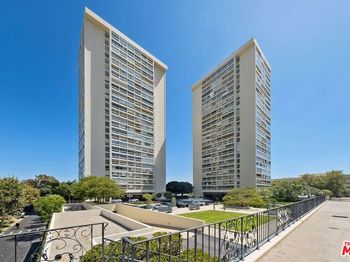 2220 Avenue Of The Stars