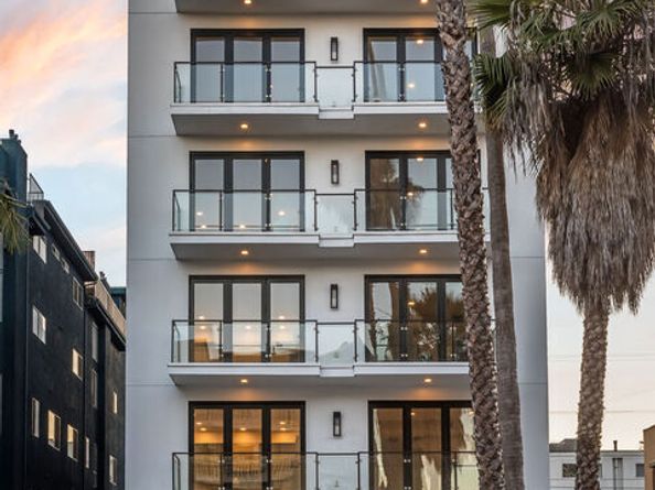 137 N Doheny Drive, West Hollywood CA 90048