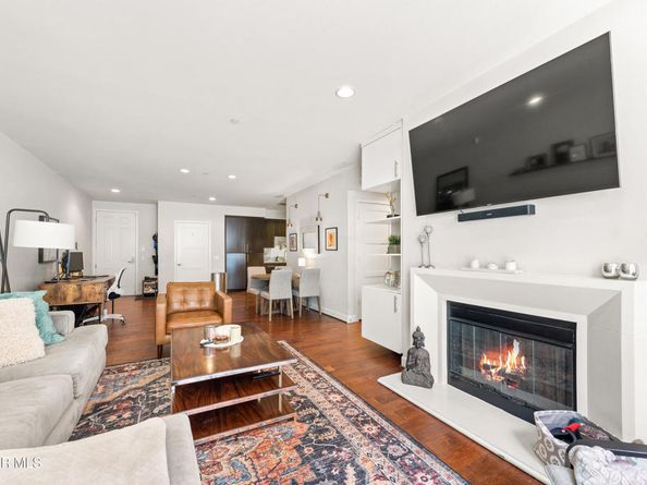 10878 Bloomfield Street 107, Toluca Lake CA 91602