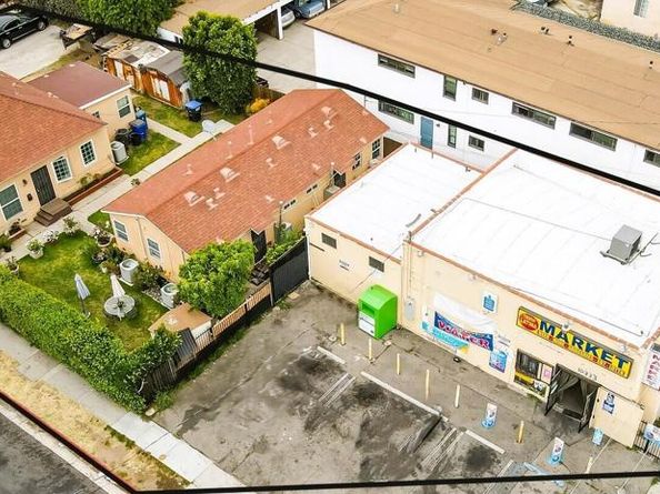 10333 Inglewood Avenue, Inglewood CA 90304