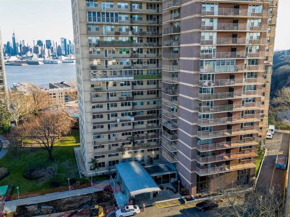 6040 Blvd East 24M, West New York NJ 07093