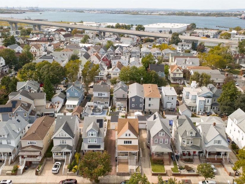 97 Garretson Ave, Bayonne NJ 07002