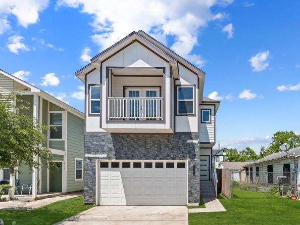 1215 E 34th Street A, Houston TX 77022