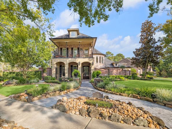 15 Forest Green Trail, Kingwood TX 77339