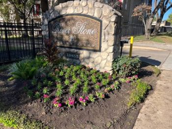 10855 Meadowglen Lane