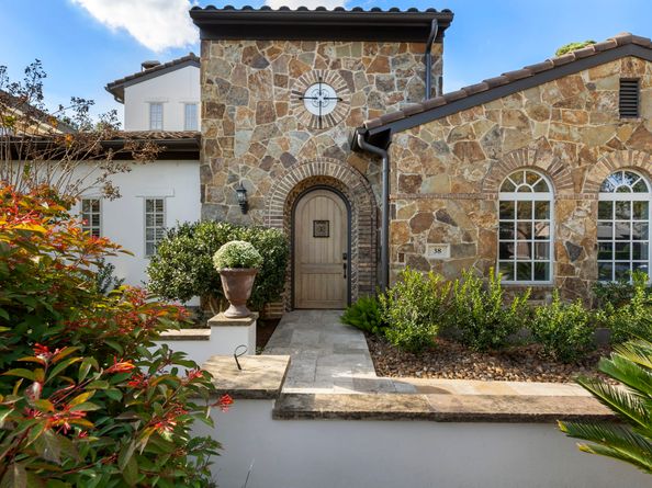 38 N Player Manor Circle, The Woodlands TX 77382