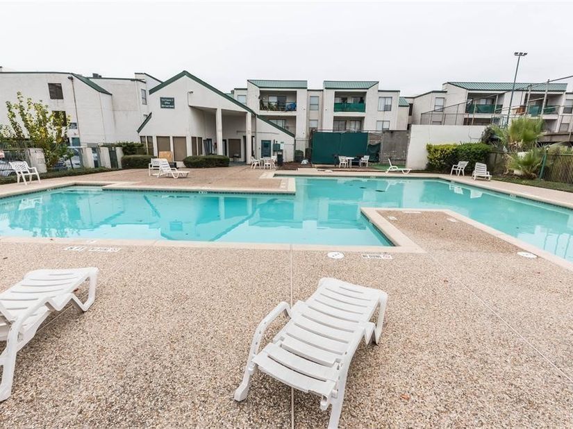 2818 S Bartell Drive 8, Houston TX 77054
