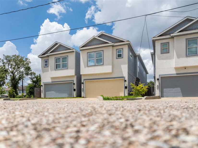 2015 Harlem Street, Houston TX 77020