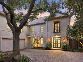 19 E Briar Hollow Lane