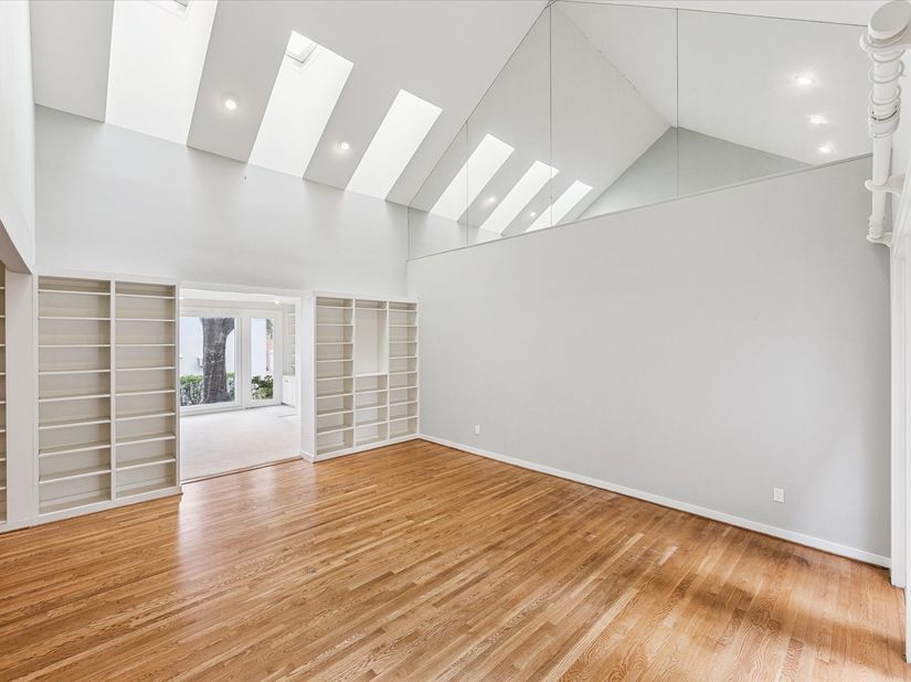 10 S Briar Hollow Lane 50, Houston TX 77027