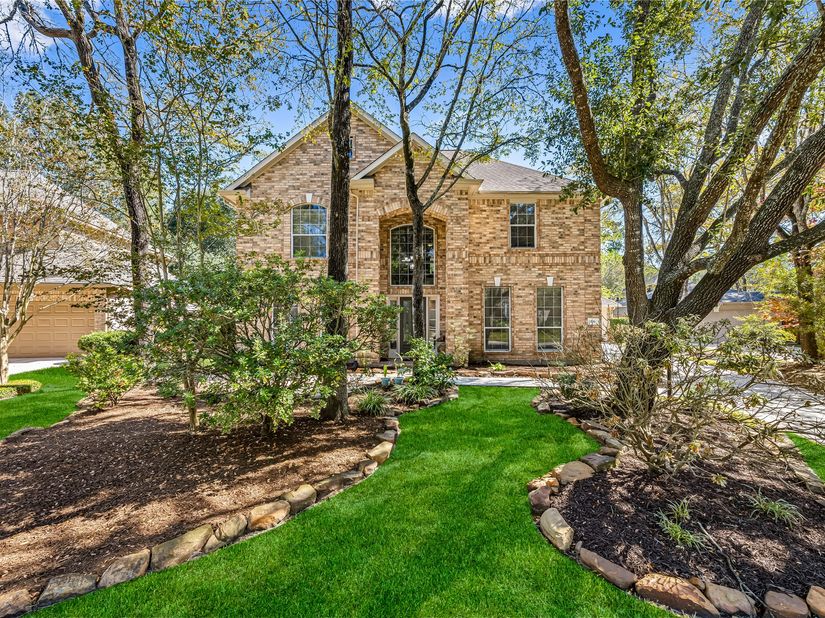 136 S Goldenvine Circle, The Woodlands TX 77382