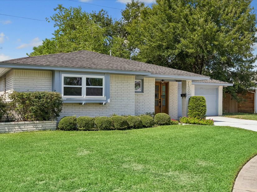 1327 Guese Road, Houston TX 77008
