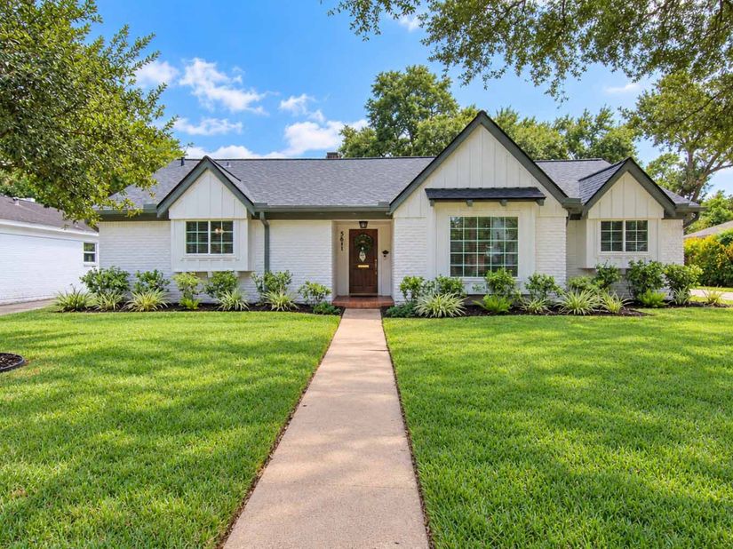 5611 Cheena Drive, Houston TX 77096