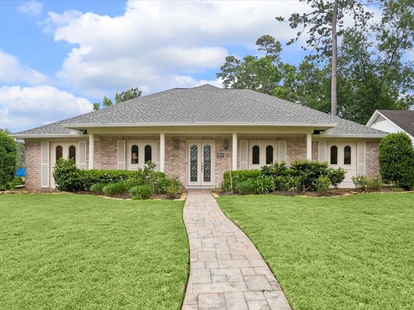 1926 Twin Springs, Kingwood TX 77339