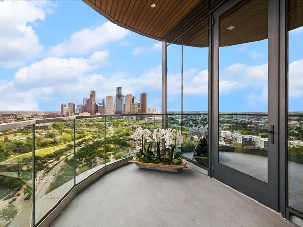 1711 Allen Parkway 2106, Houston TX 77019