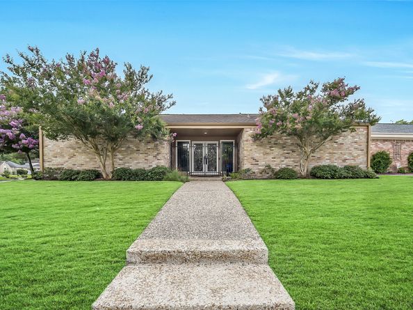 16 Charleston Street N, Sugar Land TX 77478