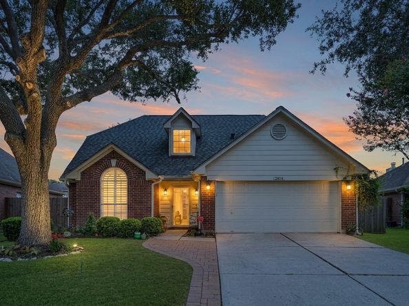 2814 Rolling Fog Drive, Friendswood TX 77546