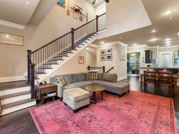 1049 W 22nd Street