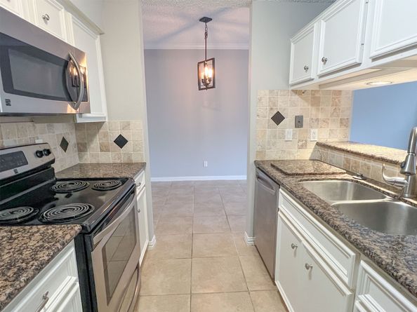 2125 Augusta Drive 21, Houston TX 77057