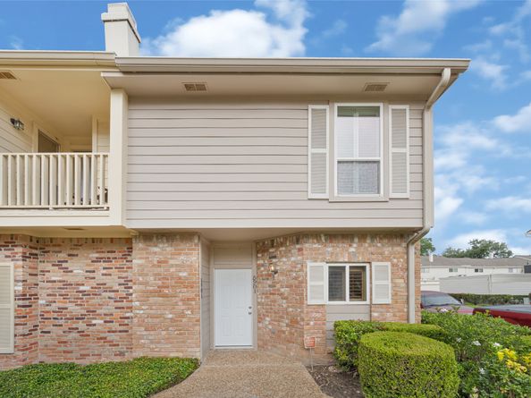 5901 Woodway Place Ct, Houston TX 77057