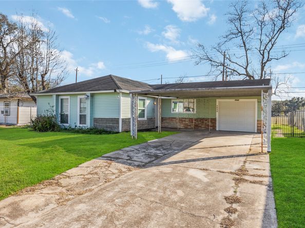 5942 Ridgeway Drive, Houston TX 77033