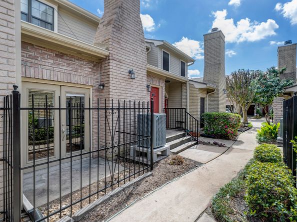 7350 Kirby 24, Houston TX 77030