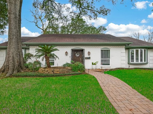 206 Briar Hill Drive, Houston TX 77042