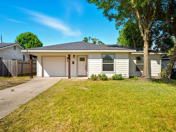 61 Trenwood Lane, Houston TX 77022