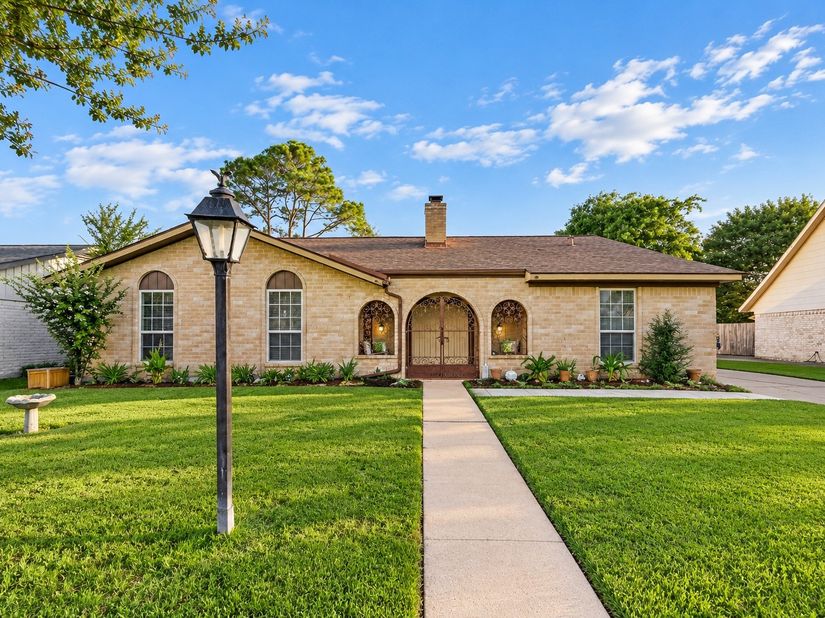 12302 Meadowdale Drive, Meadows Place TX 77477