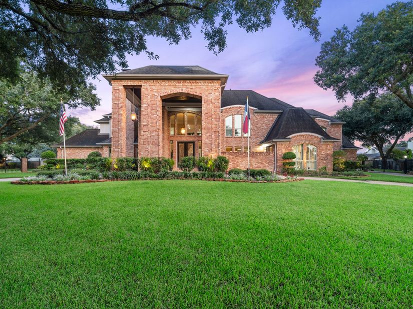 3 Regent Court, Sugar Land TX 77478