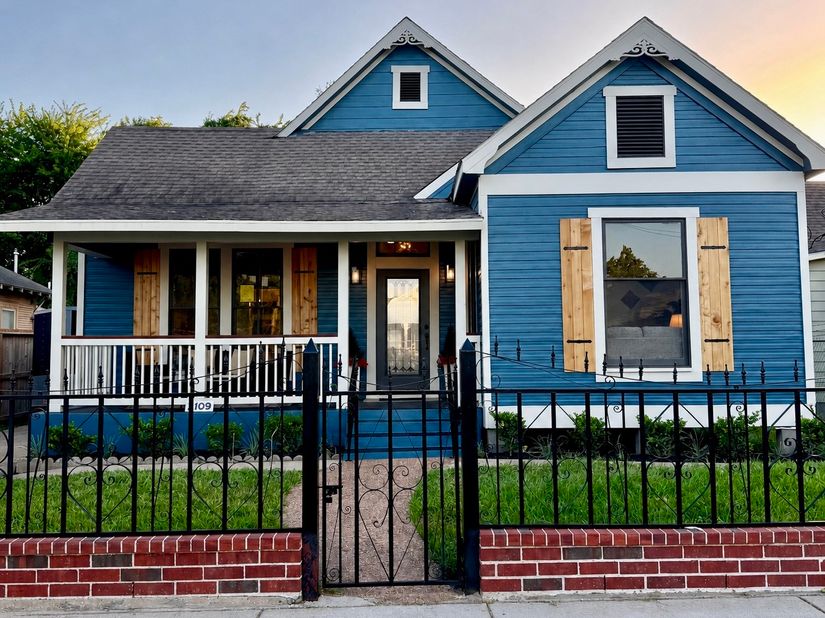 2109 Gentry Street, Houston TX 77009