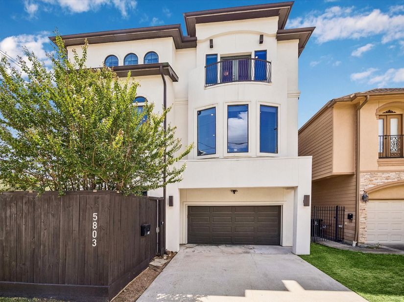 5803 Kiam Street, Houston TX 77007