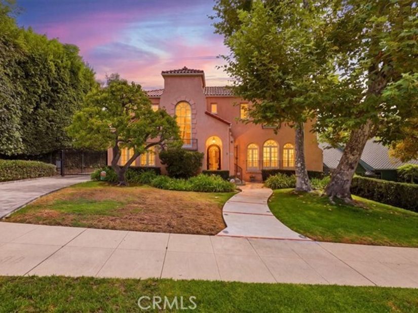 2240 N Berendo, Los Angeles CA 90027