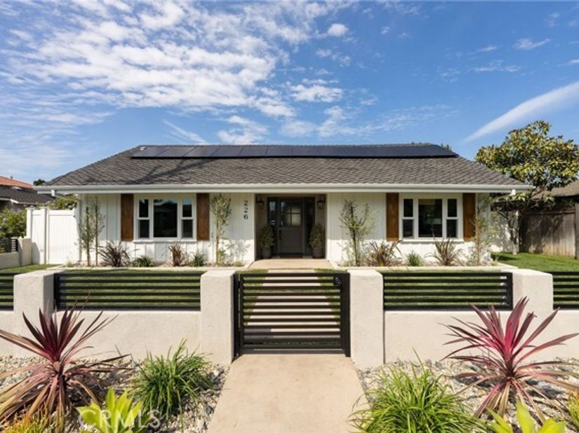 226 Santa Isabel Ave, Costa Mesa CA 92627