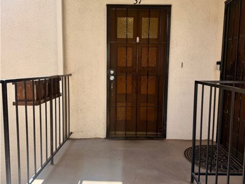 2575 E 19th, Signal Hill CA 90755