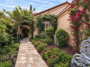 2219 Sawgrass Gln