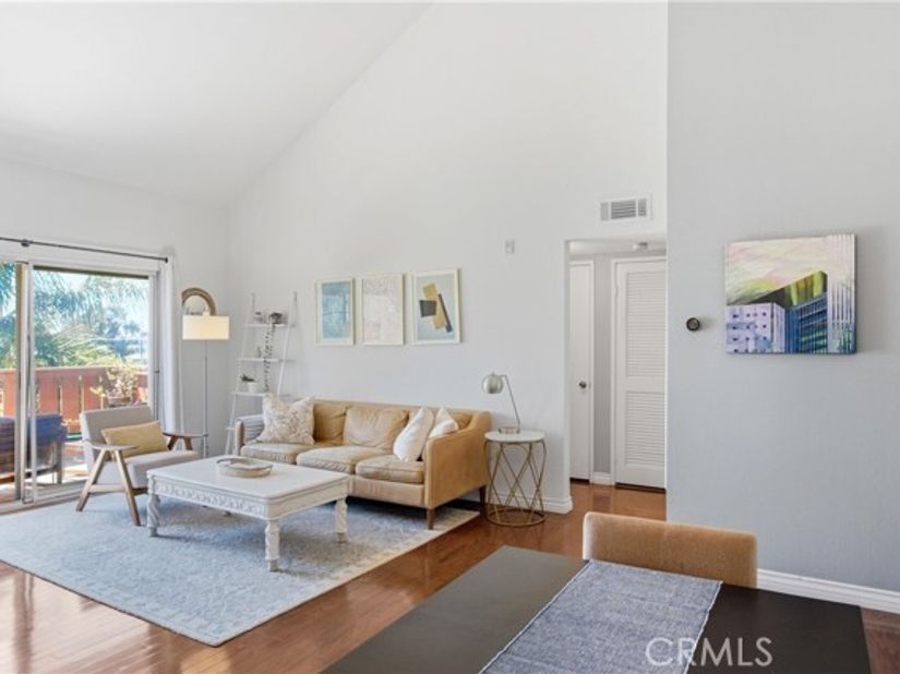 384 Redondo 401, Long Beach CA 90814