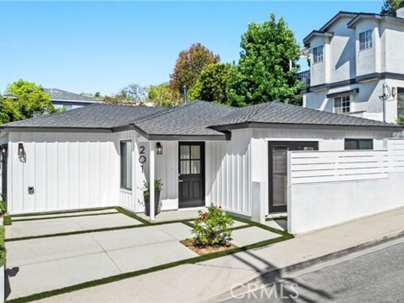 1561 2nd St Street, Manhattan Beach CA 90266