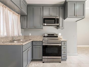 1520 W 215th