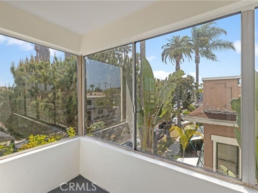 1187 E 3rd 202, Long Beach CA 90802